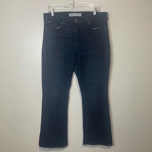 Signature By Levi's Women's Midrise Bootcut Jeans size 14Short - Picture 1 of 8